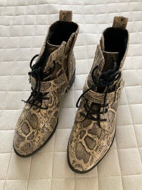 Express Women’s Snake-Print Lace-Up Ankle Boots in Beige and Black - Size 8